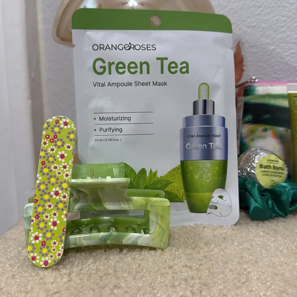 Clinique Cosmetic Bag & Green Beauty Set
